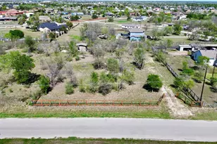 152 Cuernavaca Dr, Del Valle, TX 78617 - Photo 1