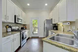 2206 E 14th St, Austin, TX 78702 - Photo 7