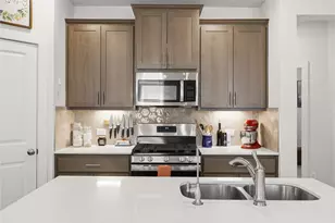 514 Clearlake Dr, Hutto, TX 78634 - Photo 9