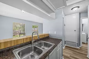 202 Northcrest Cir, Austin, TX 78752 - Photo 13