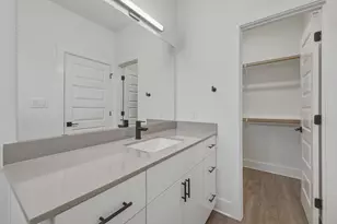 2009 Iroquois Ln, Austin, TX 78741 - Photo 15