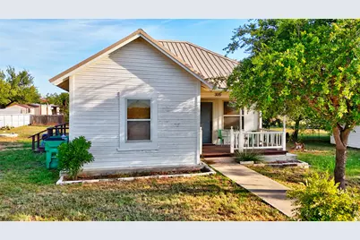 305 Tarrant Street, Llano, TX 78643 - Photo 3