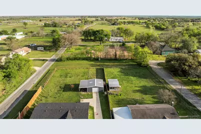 320 Douglas Street #2, Lexington, TX 78947 - Photo 3