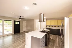 22 Steele St, Lampasas, TX 76550 - Photo 7