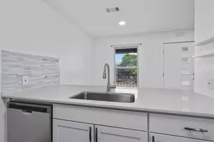6409 Burns St, Austin, TX 78752 - Photo 13