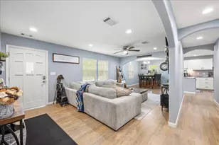 608 Washington St, Smithville, TX 78957 - Photo 11