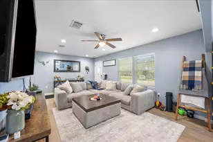 608 Washington St, Smithville, TX 78957 - Photo 5