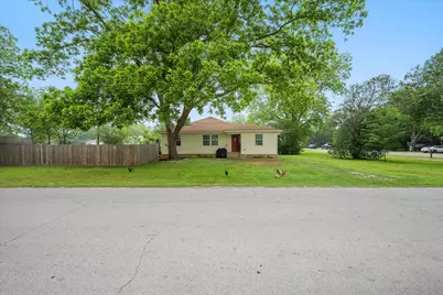 608 Washington Street, Smithville, TX 78957 - Photo 31