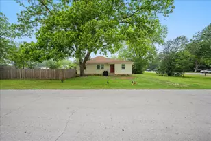 608 Washington St, Smithville, TX 78957 - Photo 31