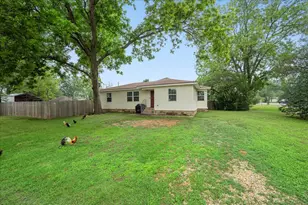 608 Washington St, Smithville, TX 78957 - Photo 3