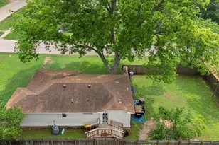 608 Washington St, Smithville, TX 78957 - Photo 25