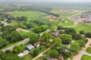 608 Washington St, Smithville, TX 78957 - Photo 27