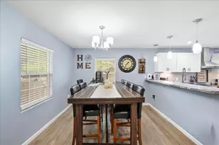 608 Washington St, Smithville, TX 78957 - Photo 7