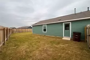 420 Halfmoon Dr, Lockhart, TX 78644 - Photo 3