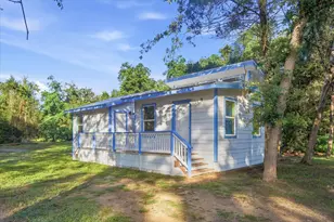 877 Yaupon Dr, Caldwell, TX 77836 - Photo 3