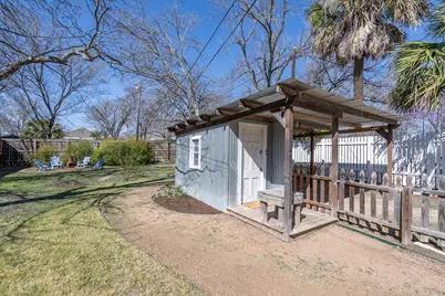 1012 W 6th Street, Taylor, TX 76574 - Photo 25