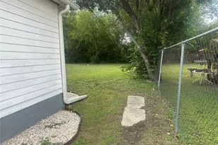 914 W Lynwood Ave, San Antonio, TX 78201 - Photo 15