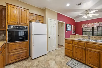 307 Cherrywood Circle, Taylor, TX 76574 - Photo 19