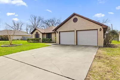 307 Cherrywood Circle, Taylor, TX 76574 - Photo 3