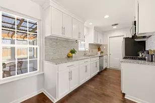 8100 Stillwood Ln, Austin, TX 78757 - Photo 15