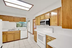 1403 Stone Ridge Dr, Taylor, TX 76574 - Photo 17