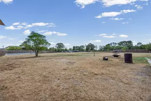 138 Double C Dr, Cedar Creek, TX 78612 - Photo 7