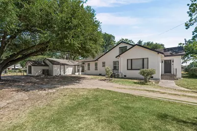 1707 N Travis Avenue, Cameron, TX 76520 - Photo 1