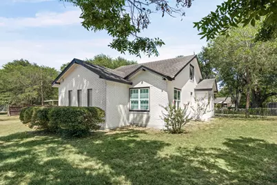 1707 N Travis Avenue, Cameron, TX 76520 - Photo 3