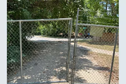 914 Shady Lane #Tract 1, Austin, TX 78702 - Photo 11