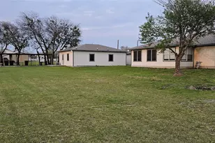 16 Brenda Ln, Round Rock, TX 78665 - Photo 9