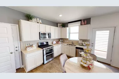 8106 Leroi Drive, Austin, TX 78744 - Photo 5