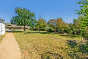 203 Broadmoor Dr, Fredericksburg, TX 78624 - Photo 27