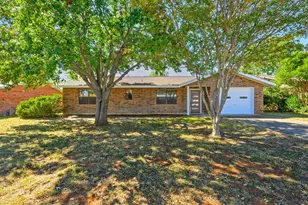 203 Broadmoor Dr, Fredericksburg, TX 78624 - Photo 1