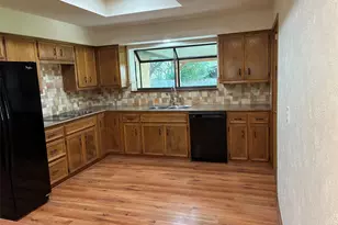 203 Oakwood Dr, Georgetown, TX 78628 - Photo 9