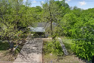 621 S Main St, Lockhart, TX 78644 - Photo 23