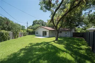 2902 Silverleaf Dr, Austin, TX 78757 - Photo 25