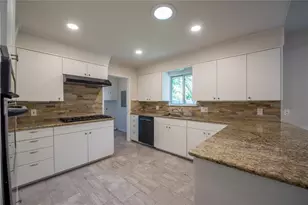 2902 Silverleaf Dr, Austin, TX 78757 - Photo 9