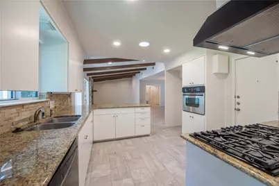 2902 Silverleaf Drive, Austin, TX 78757 - Photo 9