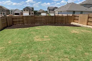 105 Berkeley Pl, Georgetown, TX 78628 - Photo 9