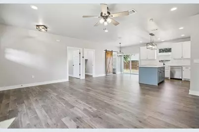 412 Persimmon Street, Bastrop, TX 78602 - Photo 5