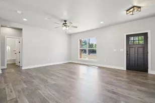 412 Persimmon St, Bastrop, TX 78602 - Photo 11