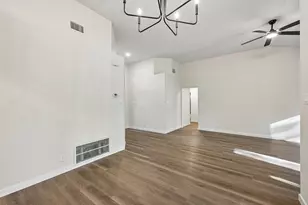 605 Hawthorne Ln, Round Rock, TX 78664 - Photo 15