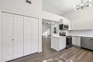 605 Hawthorne Ln, Round Rock, TX 78664 - Photo 17