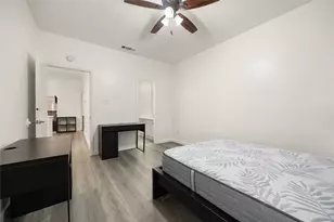 806 W 24th St, Austin, TX 78705 - Photo 13