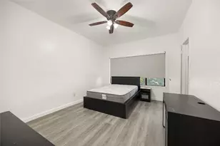 806 W 24th St, Austin, TX 78705 - Photo 11