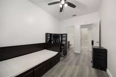 806 W 24th Street #213, Austin, TX 78705 - Photo 19