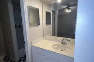 512 Eberhart Ln, Austin, TX 78745 - Photo 11