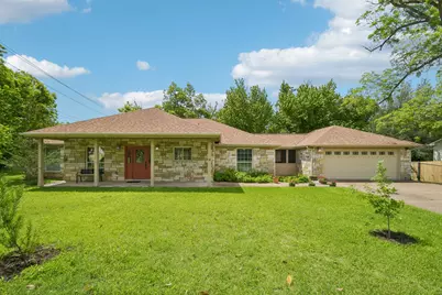 307 W 4th Street, Elgin, TX 78621 - Photo 1