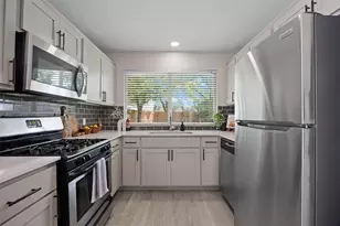704 Buckingham Pl, Austin, TX 78745 - Photo 11