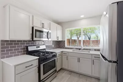 704 Buckingham Place, Austin, TX 78745 - Photo 11